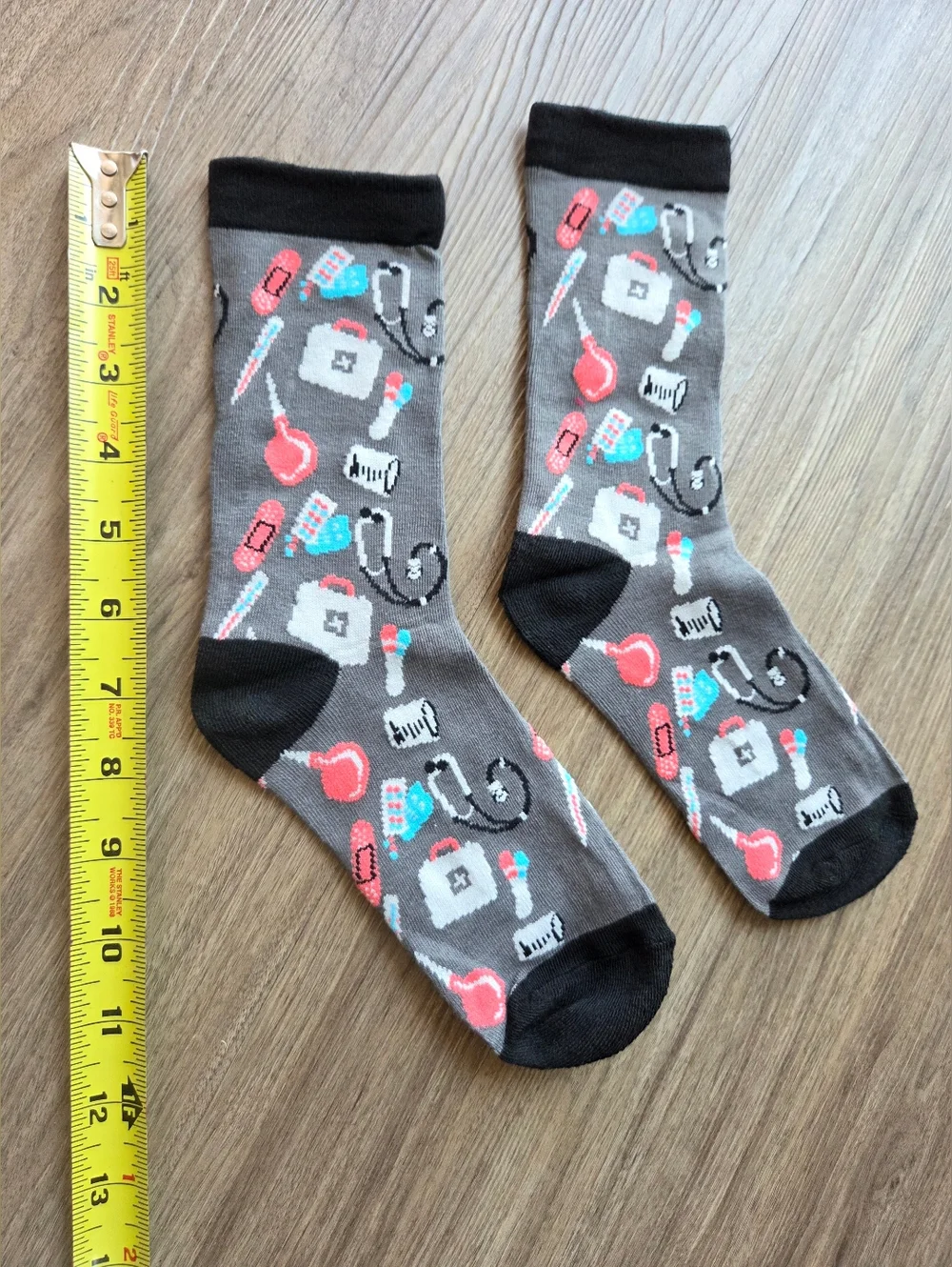 NWOT Hot Sox Medical Professionals Theme Crew Socks Heather Grey